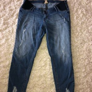 Maternity crop jeans